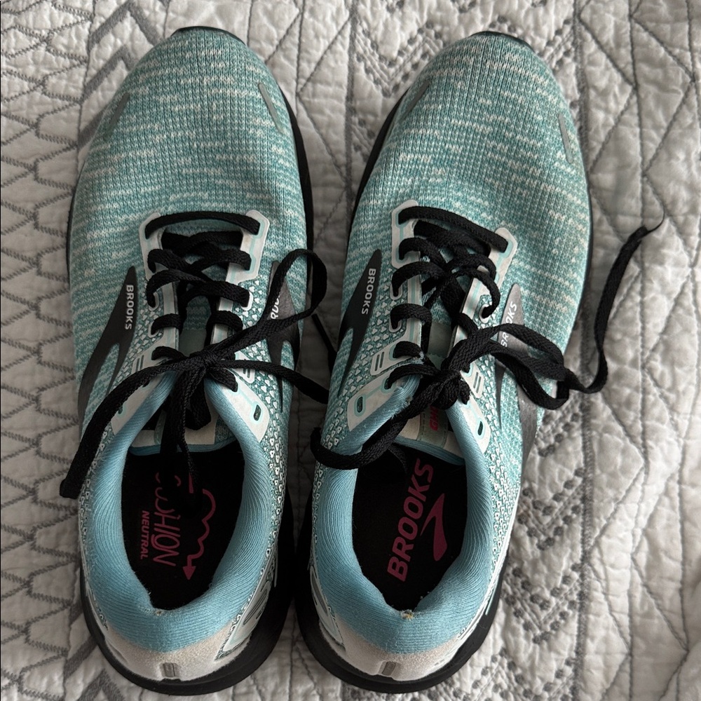Brooks Women's Mint Green Athletic Running Shoes